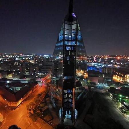 Апартаменты 1507-Amazing Views & Unique Joburg Cbd Luxury Йоханнесбург Экстерьер фото
