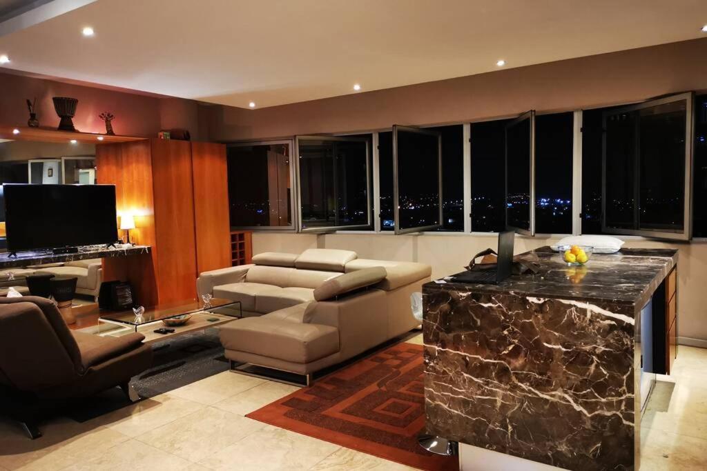 Апартаменты 1507-Amazing Views & Unique Joburg Cbd Luxury Йоханнесбург Экстерьер фото