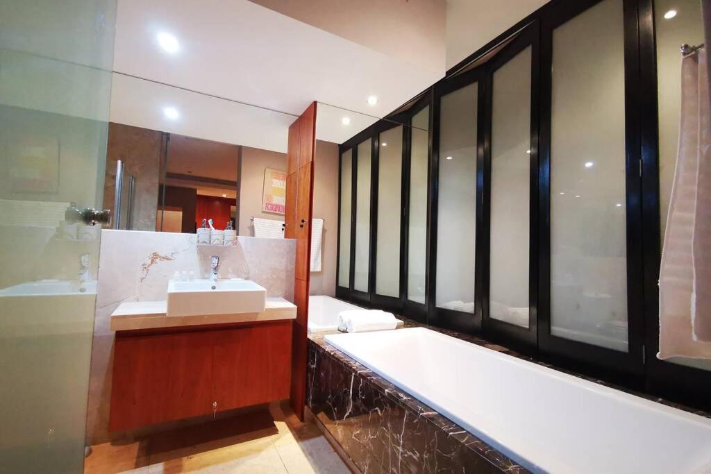 Апартаменты 1507-Amazing Views & Unique Joburg Cbd Luxury Йоханнесбург Экстерьер фото