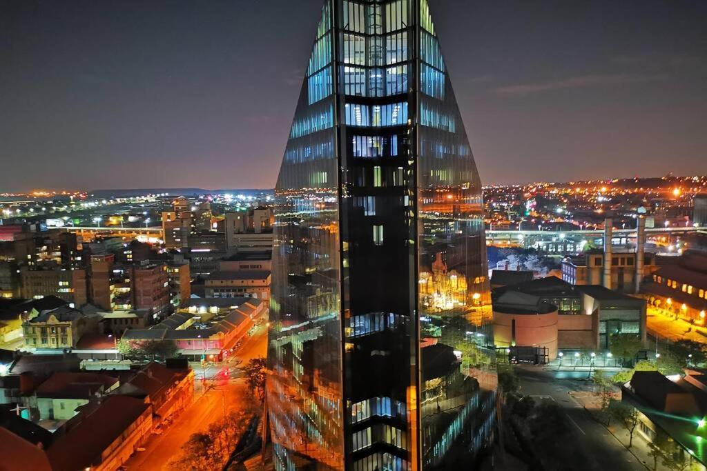Апартаменты 1507-Amazing Views & Unique Joburg Cbd Luxury Йоханнесбург Экстерьер фото