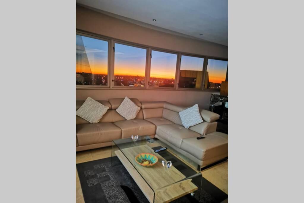 Апартаменты 1507-Amazing Views & Unique Joburg Cbd Luxury Йоханнесбург Экстерьер фото