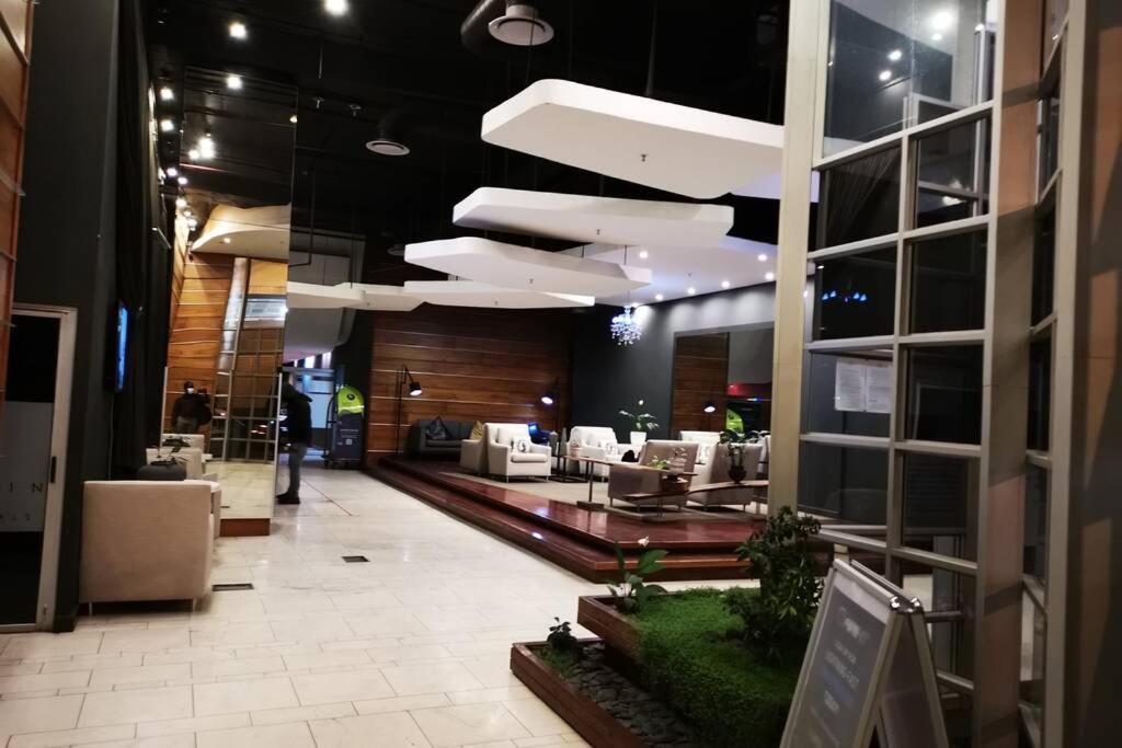 Апартаменты 1507-Amazing Views & Unique Joburg Cbd Luxury Йоханнесбург Экстерьер фото