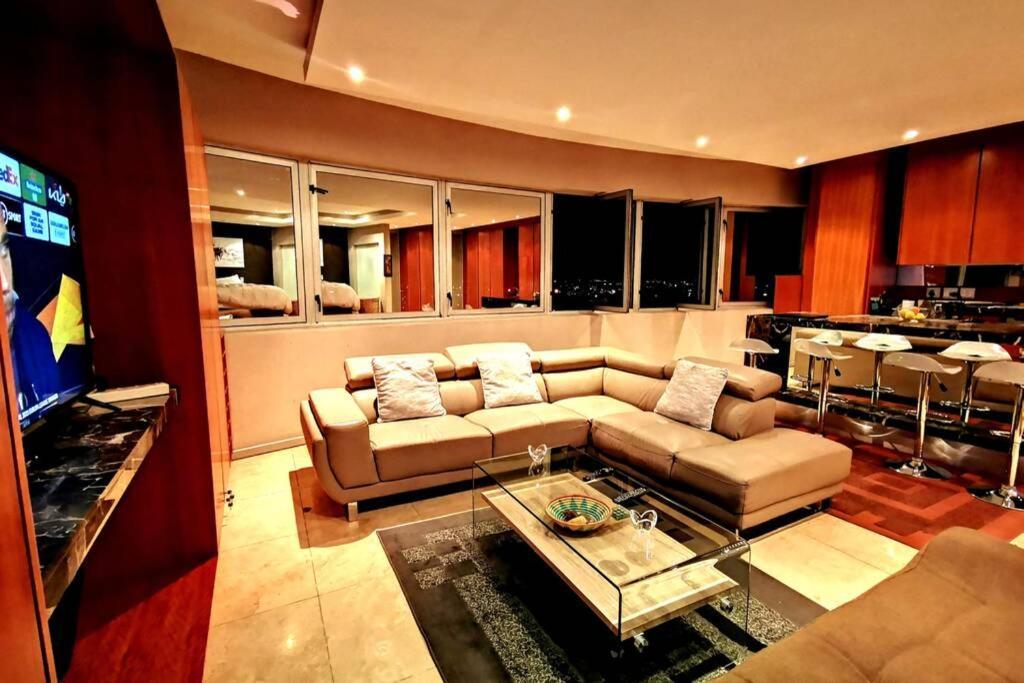 Апартаменты 1507-Amazing Views & Unique Joburg Cbd Luxury Йоханнесбург Экстерьер фото